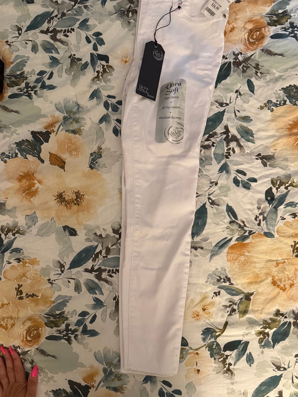 1822 Denim Women’s Skinny Jeans in White